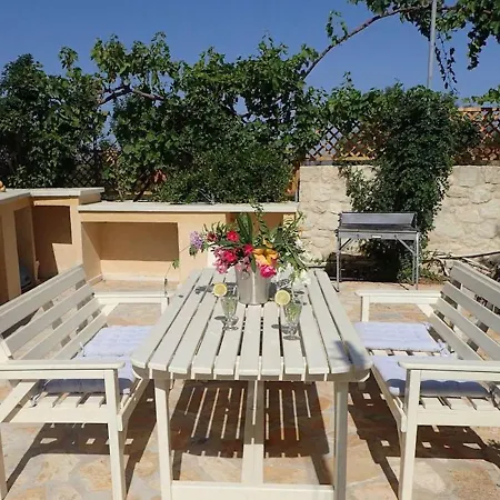 2 Sharing Garden And Pool Appartamento