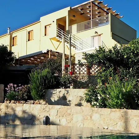 2 Sharing Garden And Pool